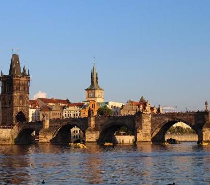 Jak w XIV w. budowano Most Karola w Pradze? [animacja]